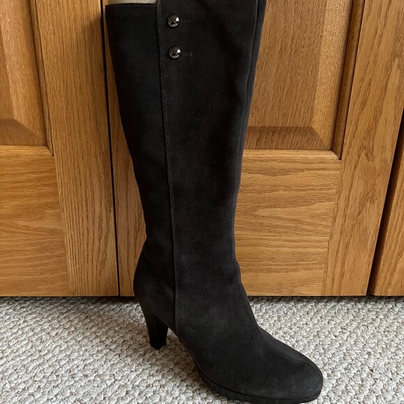 LA CANADIENNE -- Mazy Waterproof Boots-Moka Suede -- Like New - Picture 9 of 12